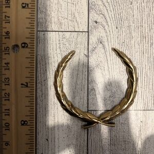 Cadillac Gold Car Laurel Wreath Emblem